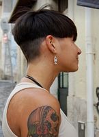 asymetryczne fryzury krótkie - uczesanie damskie zdjęcie numer 119B